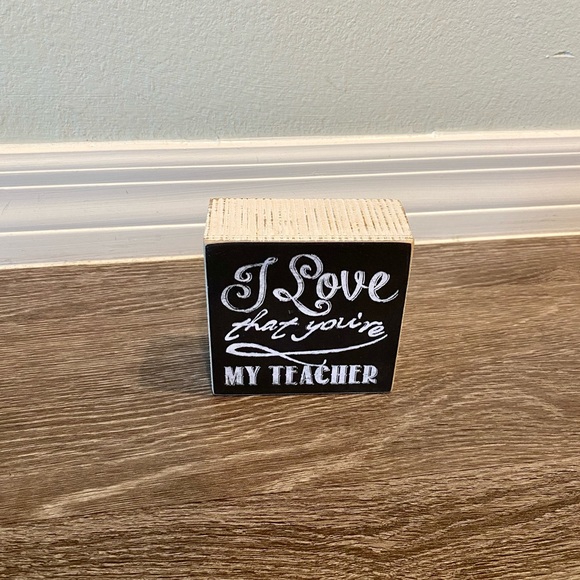 “Teachers Change the World” 
w/leaf & bow embellishment Book Stack - Picture 6 of 8